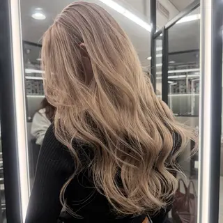 ロング カラー シールエクステ特化 ハイトーン、NANAのヘアスタイル