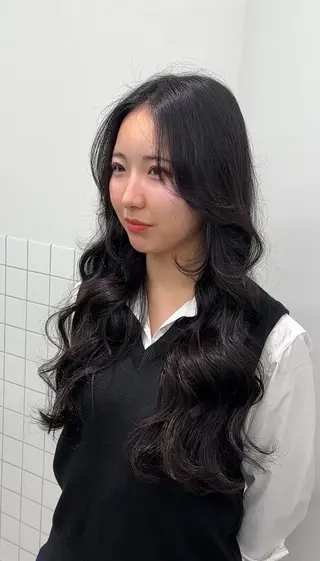 ロング パーマ ARMONY大阪店 コテ巻き風パーマのヘアスタイル