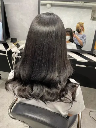 セミロング Cielro【 シェイロ 】所属・Cielro/ダブル カラー/西田咲希のヘアスタイル