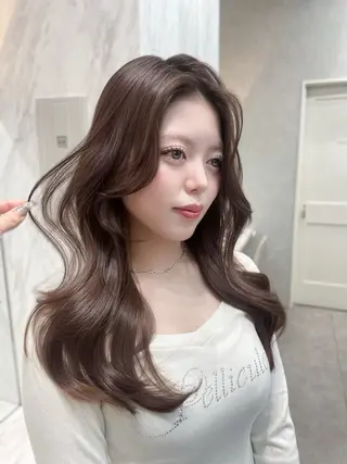 ロング Nanami / ベージュ/グレージュのヘアスタイル