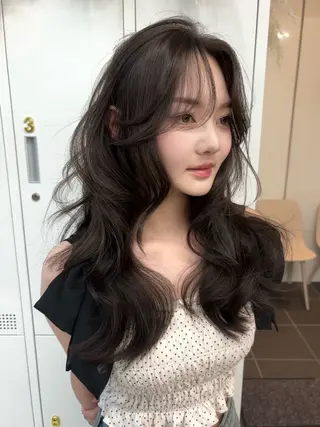 ロング 韓国ヘア レイヤーカットのヘアスタイル