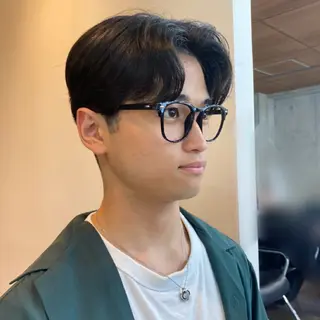 ショート メンズ センターパート/ニ ュアンスパーマのヘアスタイル