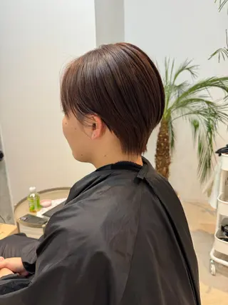 ショート laff 新宿所属・切りっぱなしボブ レイヤー/縮毛矯正のヘアスタイル