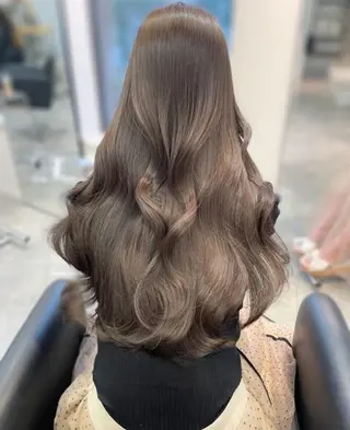 ロング LINDOTOKYO 梅田店のヘアスタイル