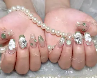 ネイル 🦋 Queenieのネイルデザイン