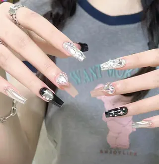 ネイル Queens テイのネイルデザイン