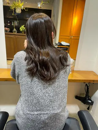 セミロング カラー MIOベージュカラー 柔らかいカラーのヘアスタイル