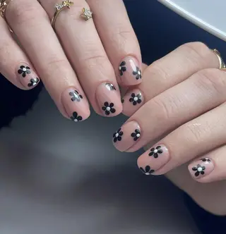 ネイル Queens 榊 まおのネイルデザイン