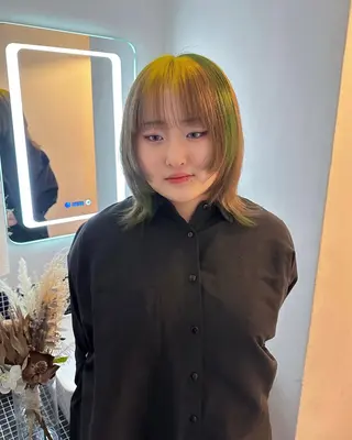 ミディアム 🐺ウルフオタク🐺 ハイトーン/moeのヘアスタイル