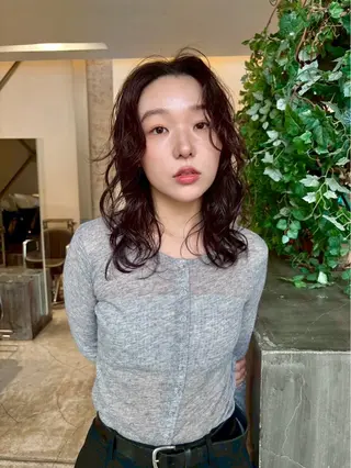 ミディアム パーマ 上平 綾菜のヘアスタイル
