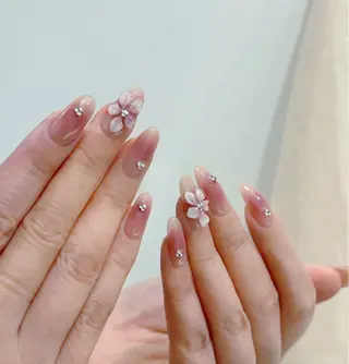 ネイル pink ladyサロン所属・べ にのネイルデザイン