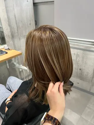 ミディアム カラー newi赤羽 HINATAのヘアスタイル