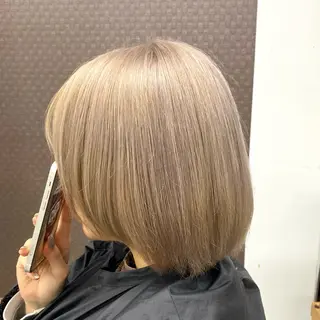ショート カラー Welring hair salon所属・Runa/大人 かわいいハイトーンのヘアスタイル
