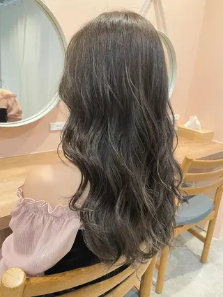 ミディアム カラー CEINE+ officialのヘアスタイル