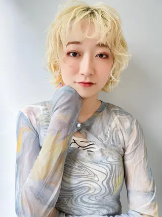 ショート ボブ ブリーチ/miinaのヘアスタイル