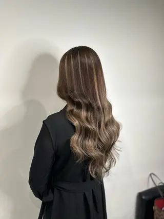 ロング TOMOMI /フロレゾンのヘアスタイル