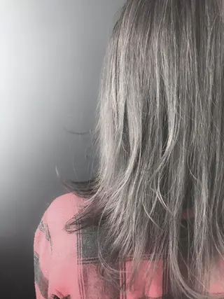 ミディアム カラー BOX mico.のヘアスタイル