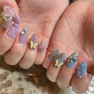 ミディアム ネイル H🌺 NAILのネイルデザイン