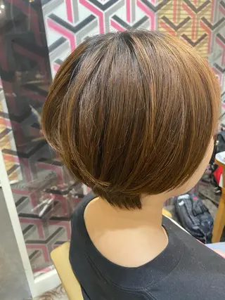 ショート 美髪/髪質改善 レイヤー/透けカラーのヘアスタイル