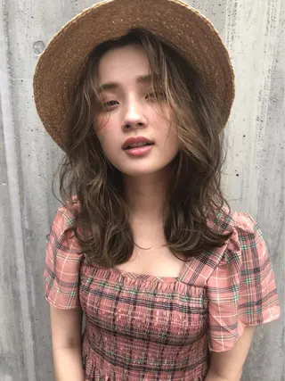 ミディアム 透明感/オリーブ/ グレージュ/YUKAのヘアスタイル