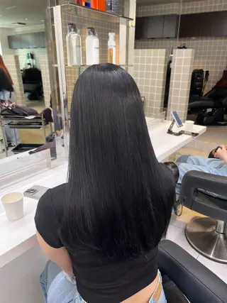 セミロング 寒色＆ブリーチ特化 寒色MiOのヘアスタイル