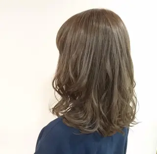 ミディアム B-Market所属・タカギ ヨウコのヘアスタイル