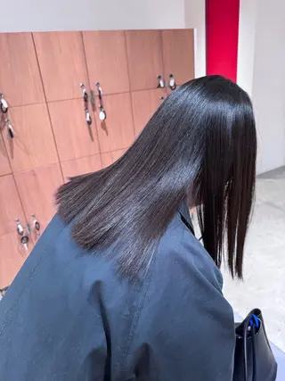 セミロング Karin/ブリーチ ・ハイトーンのヘアスタイル