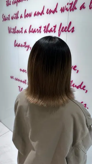 ミディアム 半田 陽菜のヘアスタイル