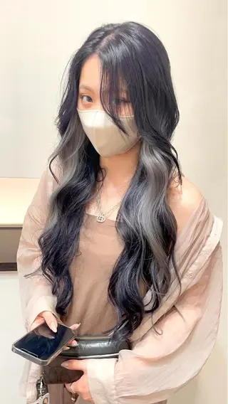 ロング カラー ダメージレスブリーチ HIROSHIのヘアスタイル