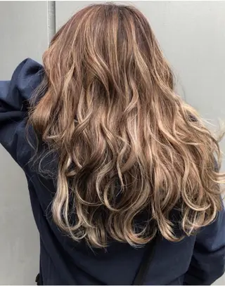 ロング カラー パーマ ヘアアレンジ メンズ キッズ ネイル マツエク・マツパ 酸性ストレート 髪質改善大槻勇樹のヘアスタイル