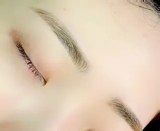 アイブロウ salon de blue所属・salon de blue五反田　土屋のマツエク・マツパデザイン