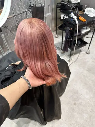ミディアム カラー ORANGE POP _HIBIKIのヘアスタイル