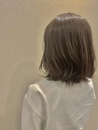 ミディアム カラー KNOWHOW京都所属・トレンド/顔まわり/ レイヤー/グレージュのヘアスタイル