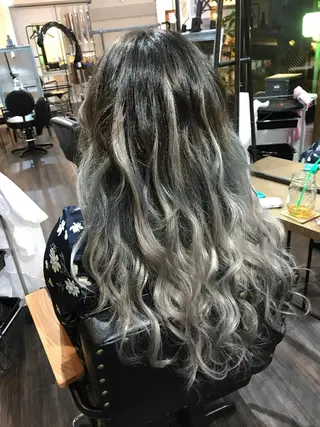 ロング カラー WEST O LAND所属・WEST OLAND 安藤のヘアスタイル
