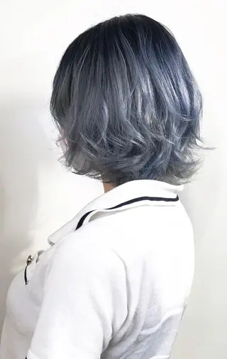 ショート カラー _WHITE＋ 南海難波店のヘアスタイル