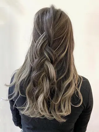 ロング カラー 服部 樹季のヘアスタイル