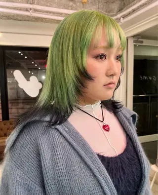 セミロング カラー HIKARI🐈‍⬛ レイヤー×デザインのヘアスタイル