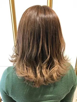 セミロング カラー 渕向 克海のヘアスタイル