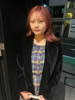 セミロング カラー 室谷 侑奈のヘアスタイル