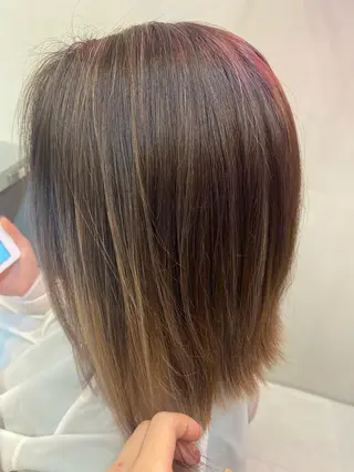 ミディアム カラー 岡野 静華のヘアスタイル