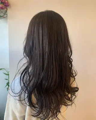 ロング パーマ milis 知崎春奈のヘアスタイル