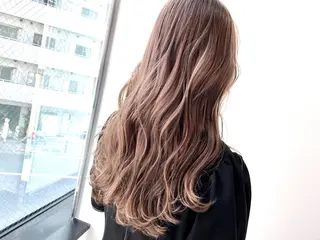 セミロング カラー BARON Beauty所属・illy(イリー) igawaのヘアスタイル