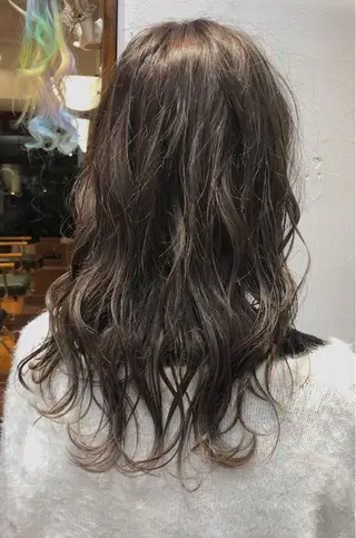 セミロング カラー 360°キレイな ショートカットのヘアスタイル