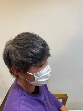 カラー 手塚 由佳のヘアスタイル