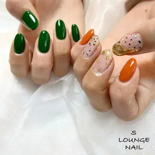 ネイル S LOUNGE NAIL所属・パーツたくさん🍓 SUMIのネイルデザイン