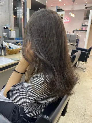ロング カラー オリーブ/アッシュ やわらか透明感カラーのヘアスタイル