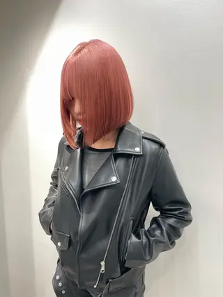 ショート カラー ⭐ハイトーンブリーチ ミルクティーピンクのヘアスタイル