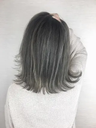 ミディアム ブリーチカラー💛 石川慧南のヘアスタイル