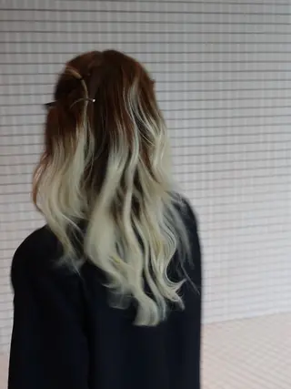 ロング カラー ヘアアレンジ mina 🌷のヘアスタイル