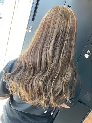 ロング カラー ブリーチカラー🦁 由見幸輝のヘアスタイル